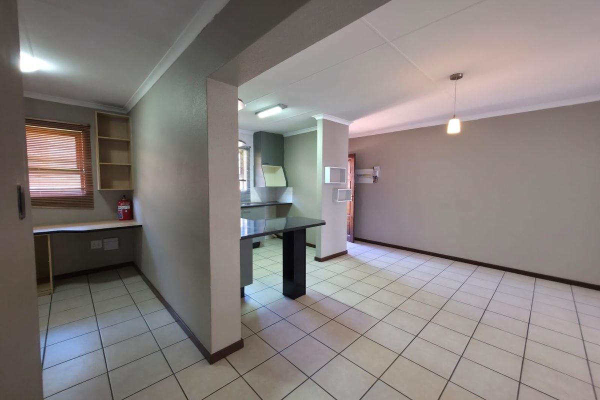 Neat 2-Bedroom Apartment To Rent in Bedfordview - Photo 4