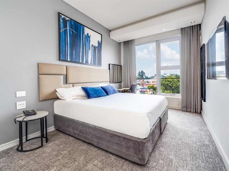Stunning Apartment For Sale in Sandown, Sandton - Photo 9