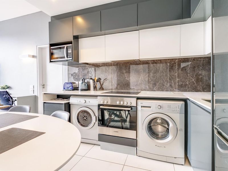 Stunning Apartment For Sale in Sandown, Sandton - Photo 6