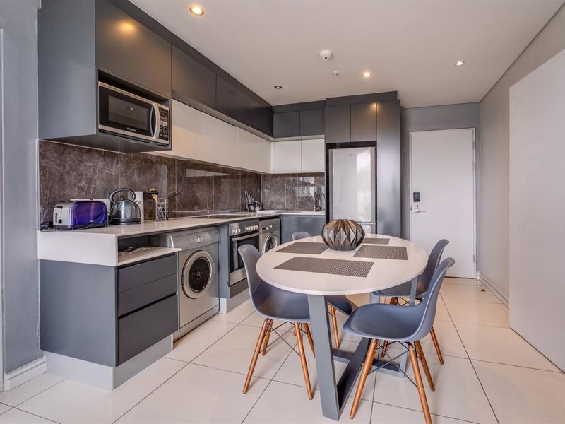 Stunning Apartment For Sale in Sandown, Sandton - Photo 7