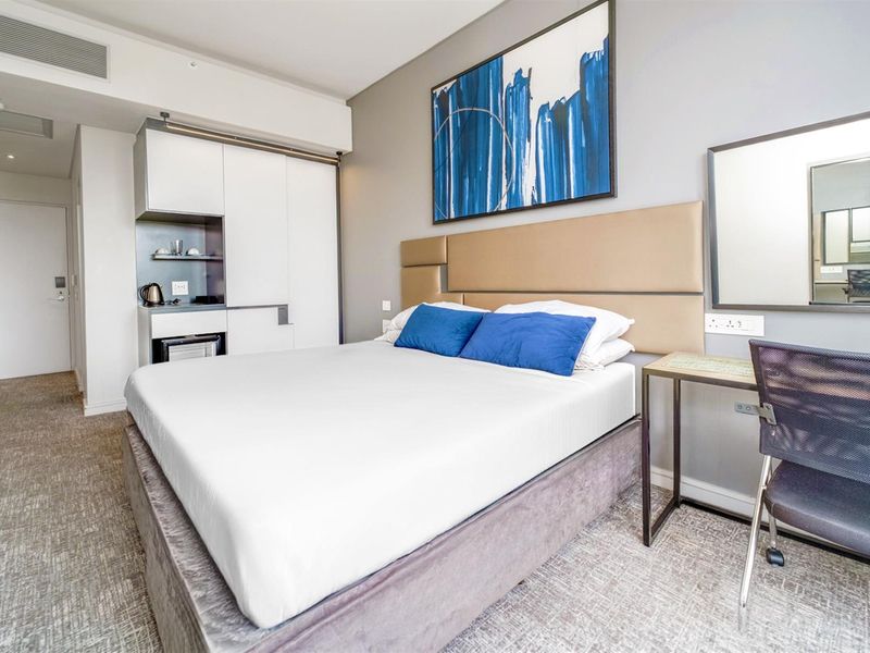 Stunning Apartment For Sale in Sandown, Sandton - Photo 10