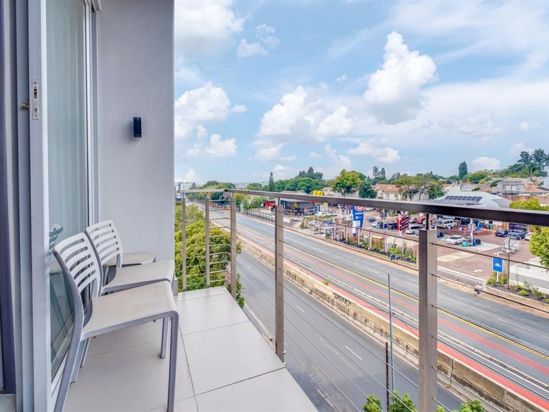 Stunning Apartment For Sale in Sandown, Sandton - Photo 3