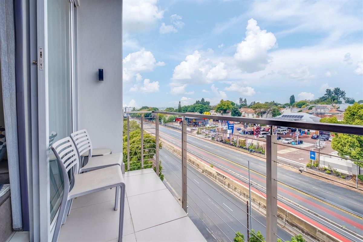 Stunning Apartment For Sale in Sandown, Sandton - Photo 3