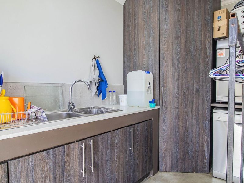 LANGEBAAN BEAUTY - EXPANSIVE COASTAL LIVING JUST MOMENTS FROM CALYPSO BEACH! - Photo 7