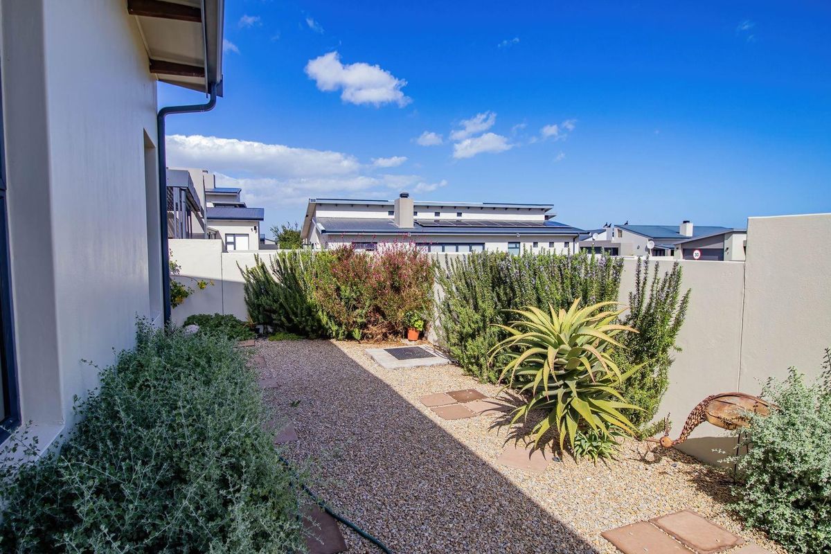 LANGEBAAN BEAUTY - EXPANSIVE COASTAL LIVING JUST MOMENTS FROM CALYPSO BEACH! - Photo 3