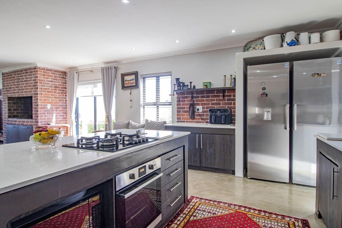 LANGEBAAN BEAUTY - EXPANSIVE COASTAL LIVING JUST MOMENTS FROM CALYPSO BEACH! - Photo 4