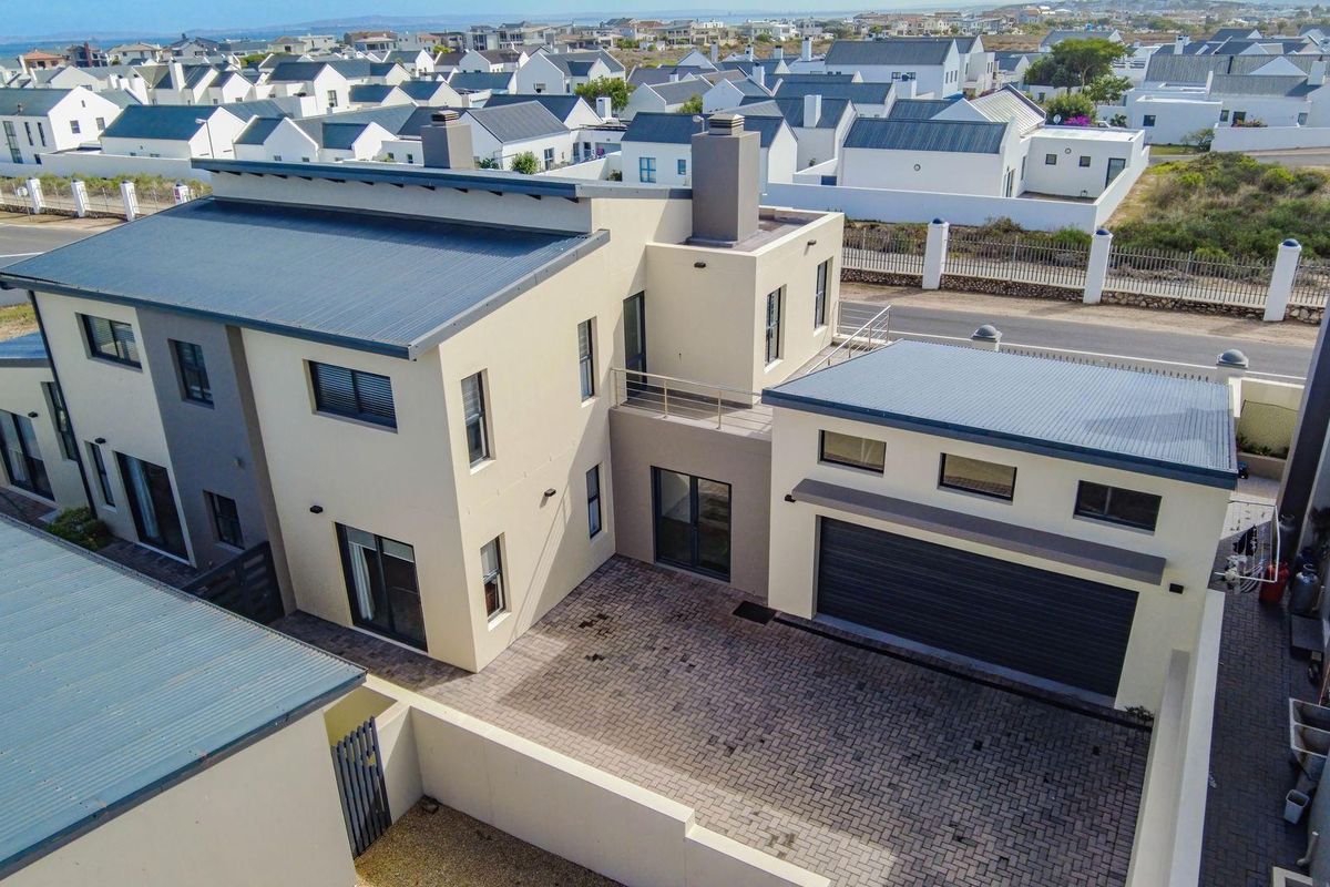 LANGEBAAN BEAUTY - EXPANSIVE COASTAL LIVING JUST MOMENTS FROM CALYPSO BEACH! - Photo 2