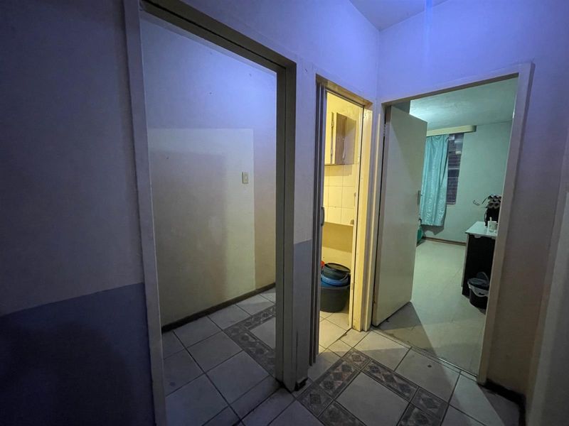 Bargain Priced Apartment For Sale in Sunnyside, Pretoria - Photo 8