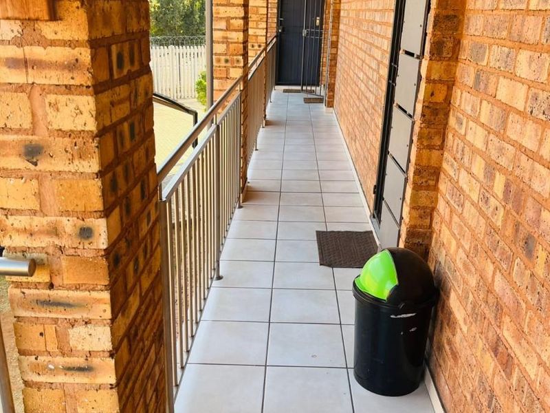 2 Bedroom house For Sale in Mahube Manor, Pretoria - Photo 2