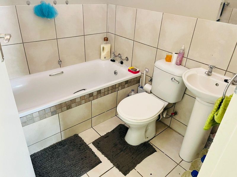 2 Bedroom house For Sale in Mahube Manor, Pretoria - Photo 10