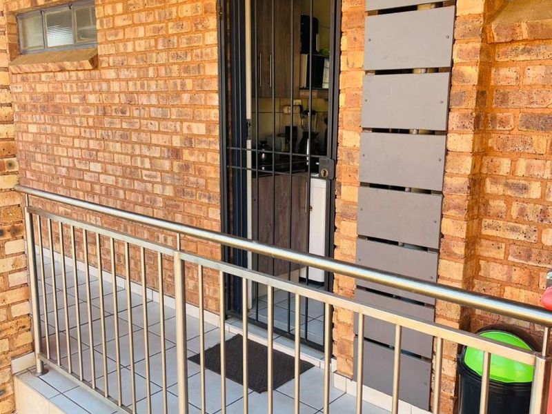 2 Bedroom house For Sale in Mahube Manor, Pretoria - Photo 3