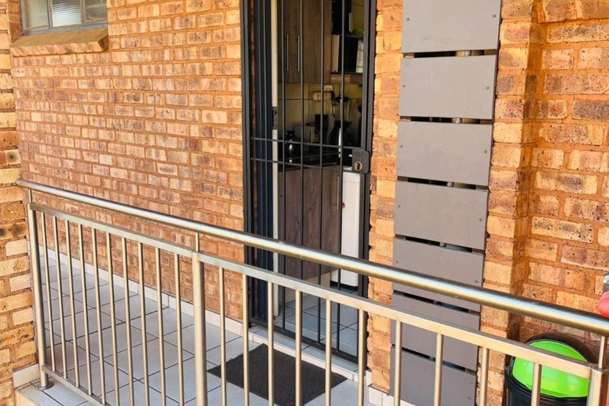 2 Bedroom house For Sale in Mahube Manor, Pretoria - Photo 3