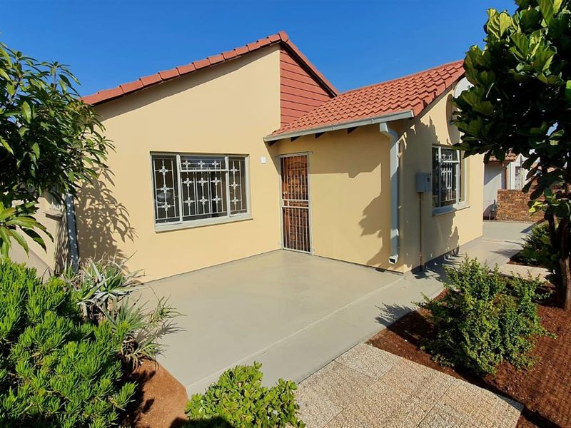 3 Bedroom House for Sale in Mamelodi Buffer Zone, Mamelodi, Pretoria - Photo 2