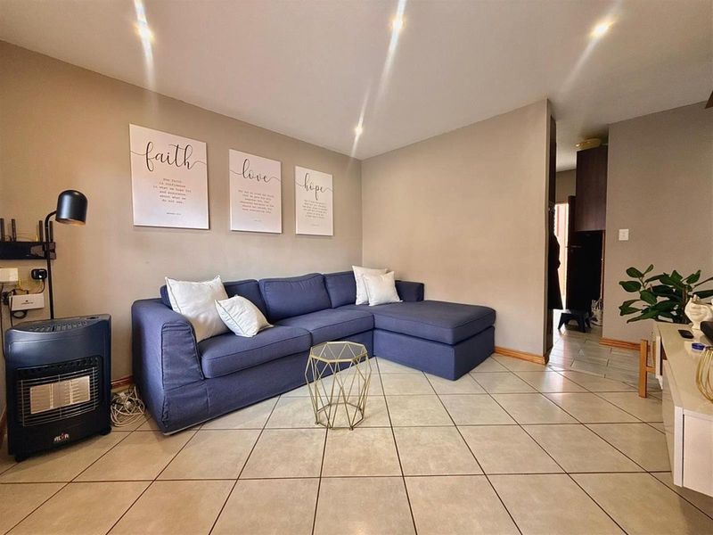 2 Bedroom 1 bath Apartment in Centurion (2nd floor) - Photo 7