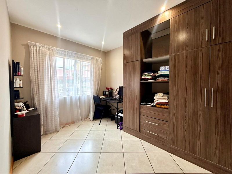 2 Bedroom 1 bath Apartment in Centurion (2nd floor) - Photo 9