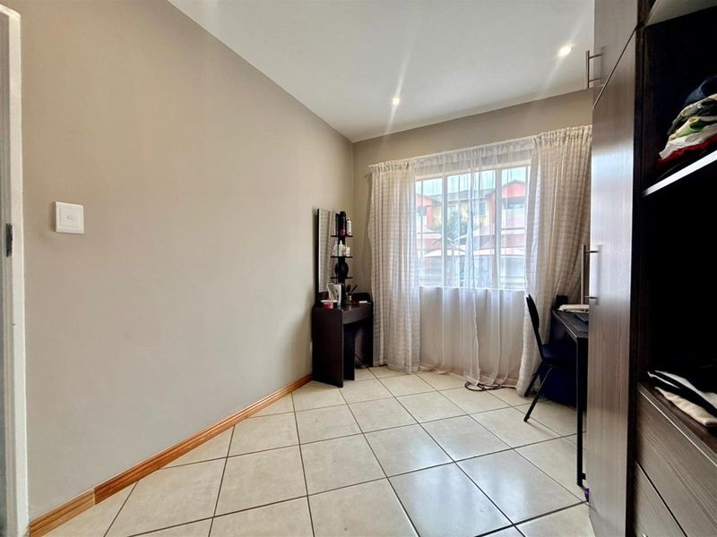 2 Bedroom 1 bath Apartment in Centurion (2nd floor) - Photo 5