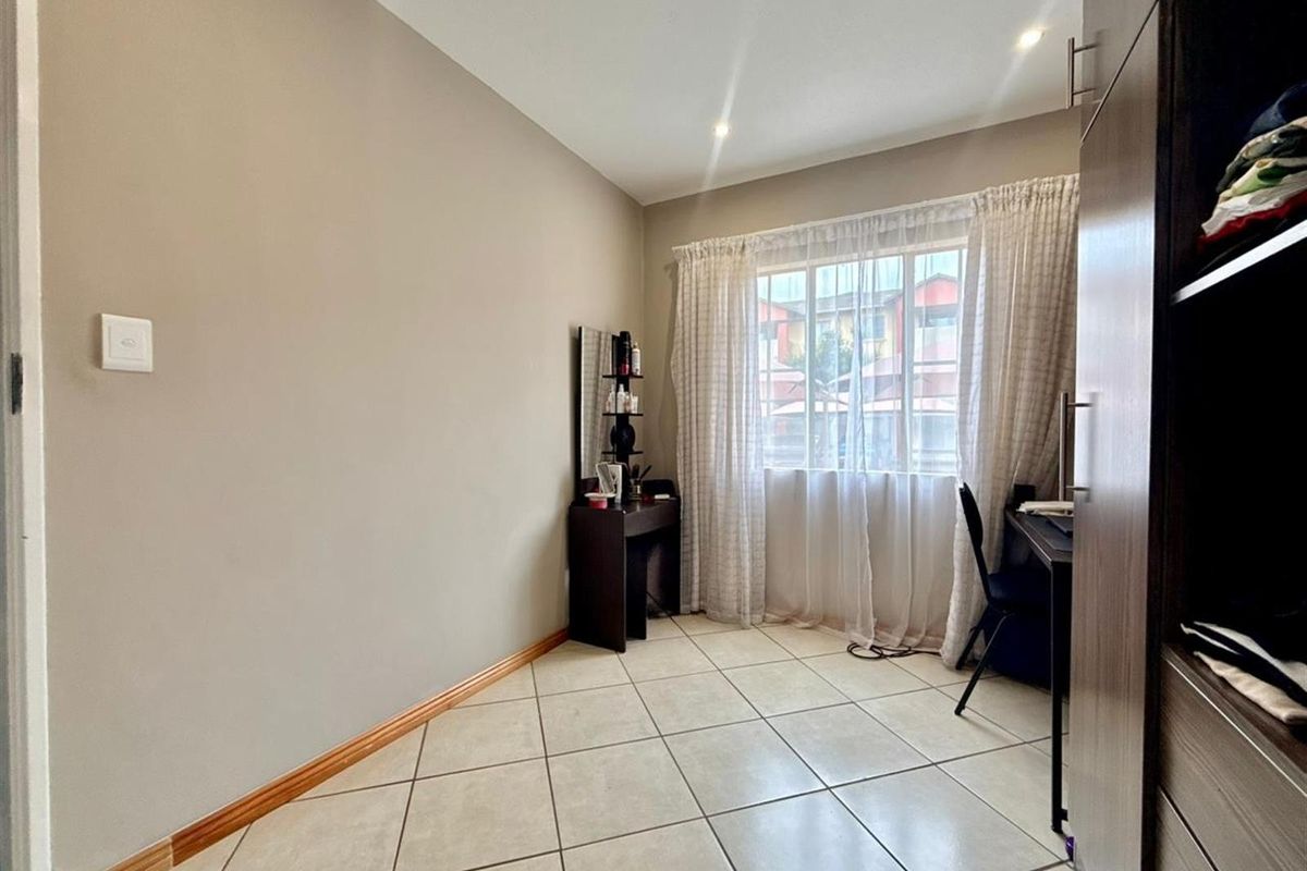 2 Bedroom 1 bath Apartment in Centurion (2nd floor) - Photo 5