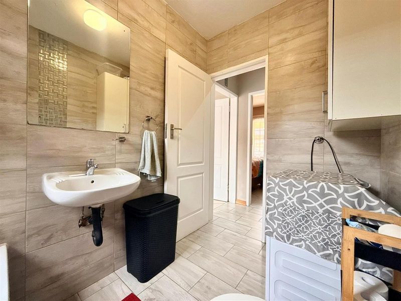 2 Bedroom 1 bath Apartment in Centurion (2nd floor) - Photo 2