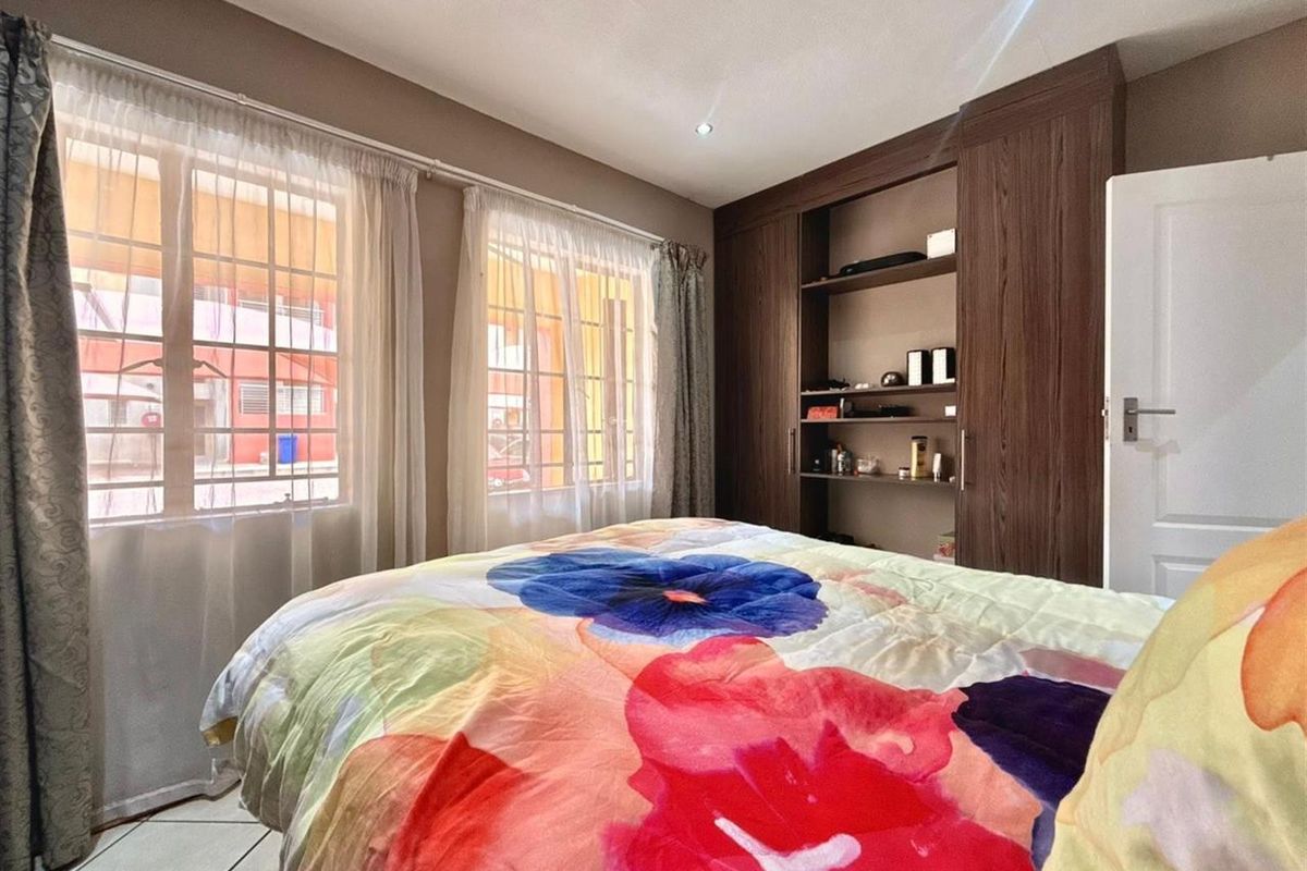 2 Bedroom 1 bath Apartment in Centurion (2nd floor) - Photo 3