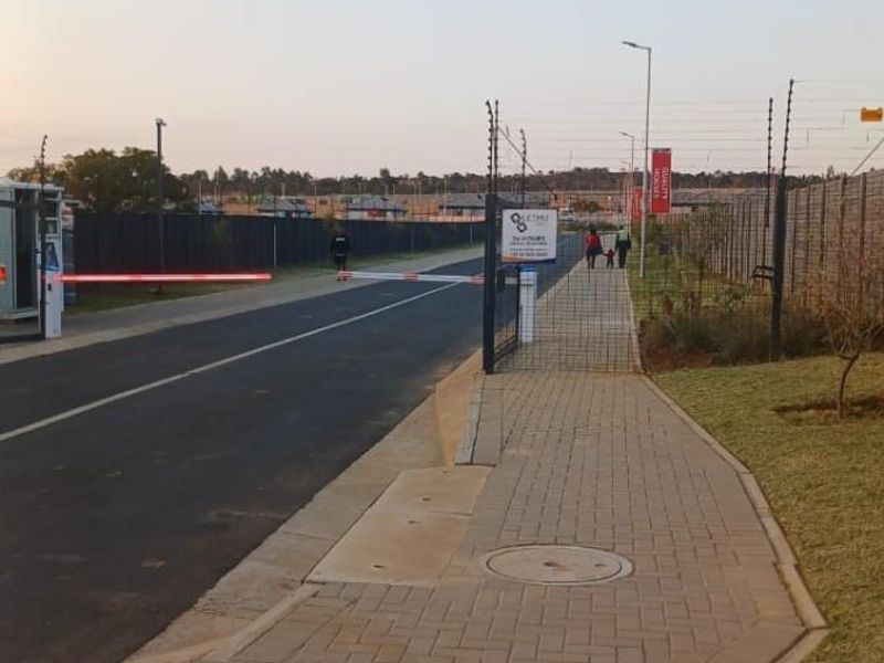 3 bedroom House to Rent in Diamond City, Pretoria - Photo 2