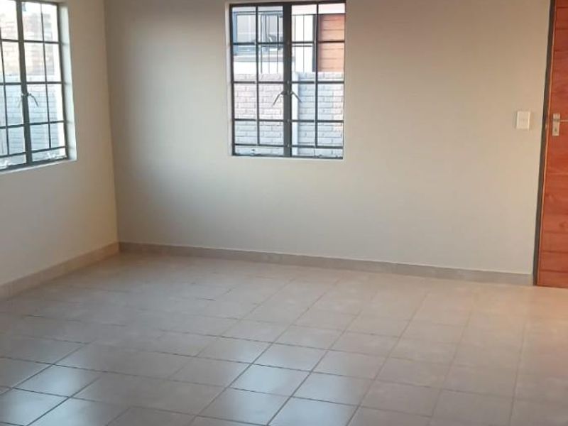 3 bedroom House to Rent in Diamond City, Pretoria - Photo 5