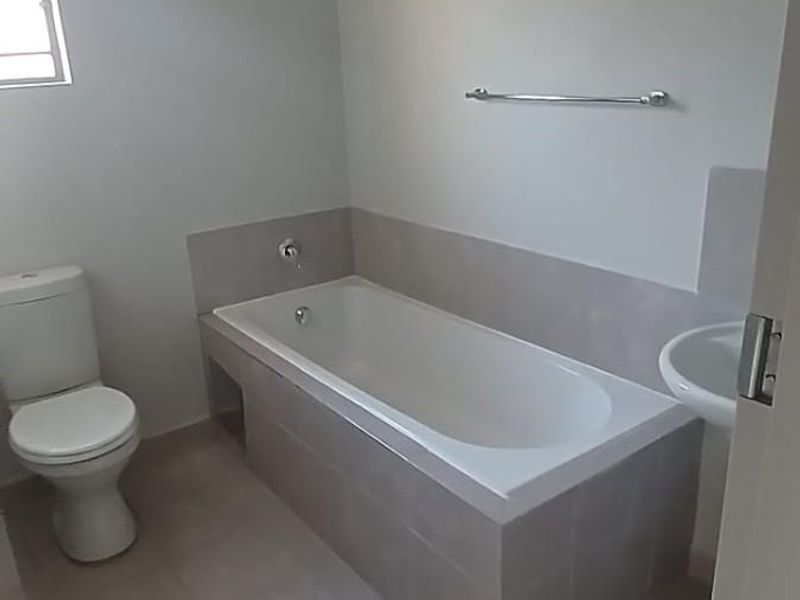 3 bedroom House to Rent in Diamond City, Pretoria - Photo 6