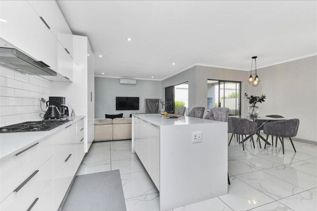 house For Sale in Broadacres, Sandton - Photo 4