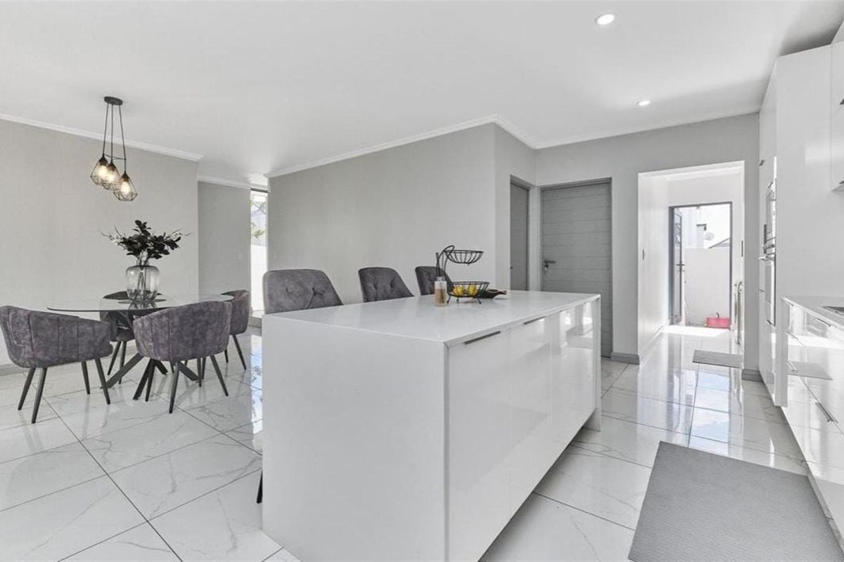 house For Sale in Broadacres, Sandton - Photo 2