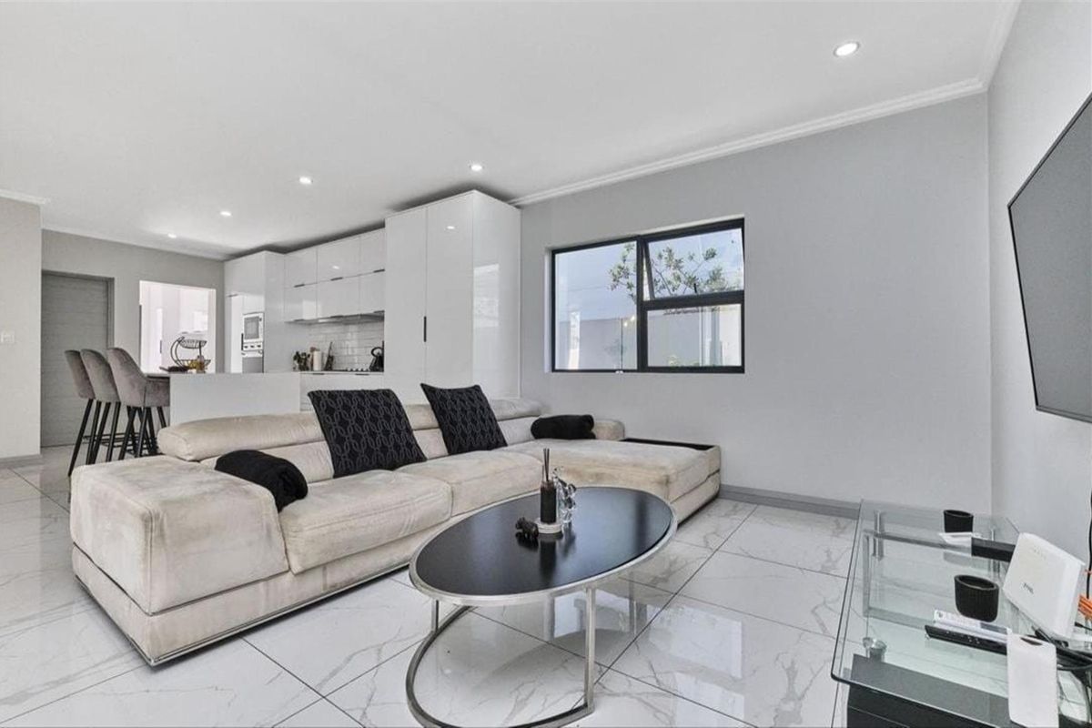 house For Sale in Broadacres, Sandton - Photo 5