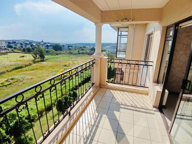 3 bedroom Apartment For Sale in Summerset, Midrand - Photo 3