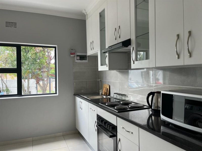 Cottage To Rent in Wendywood, Sandton - Photo 3