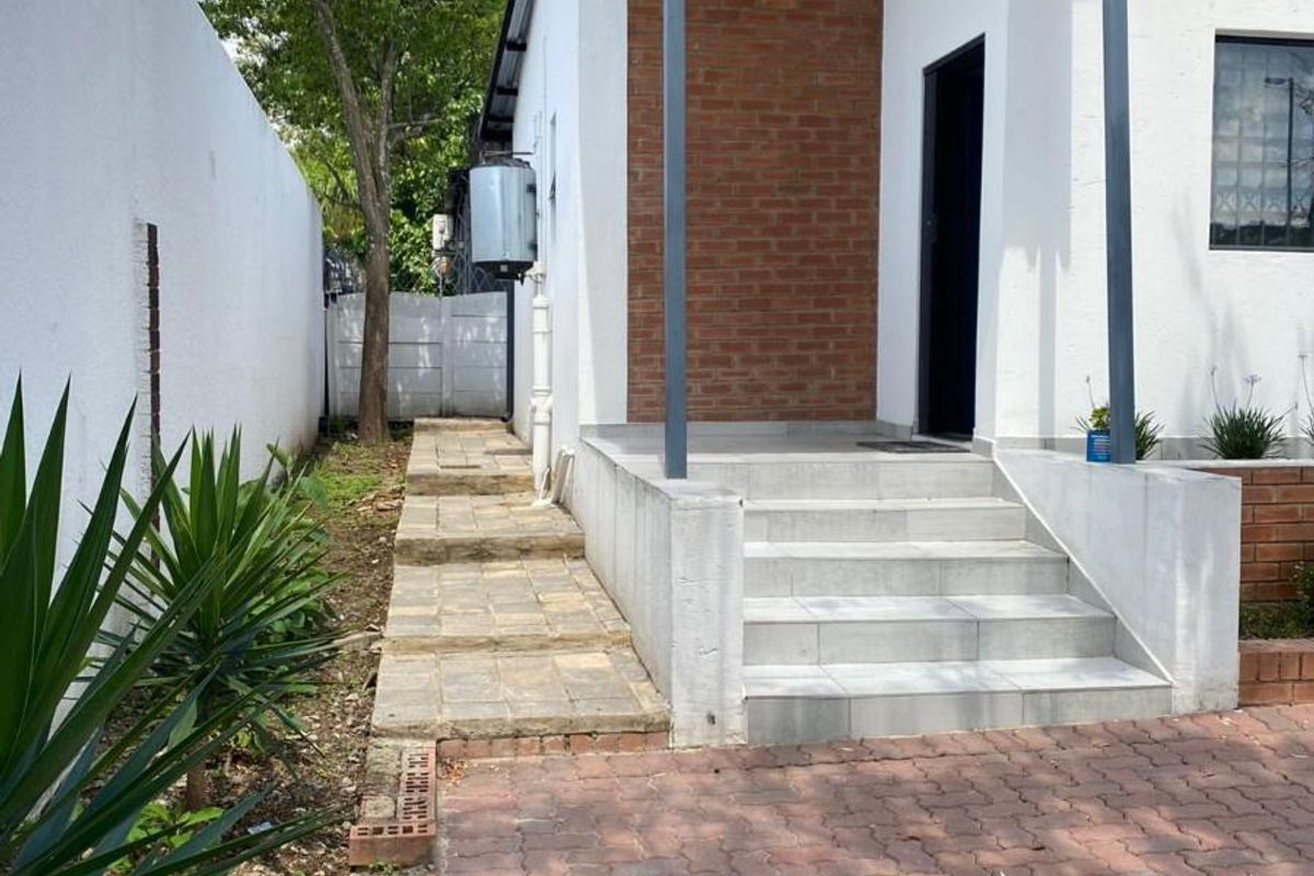 Cottage To Rent in Wendywood, Sandton - Photo 2