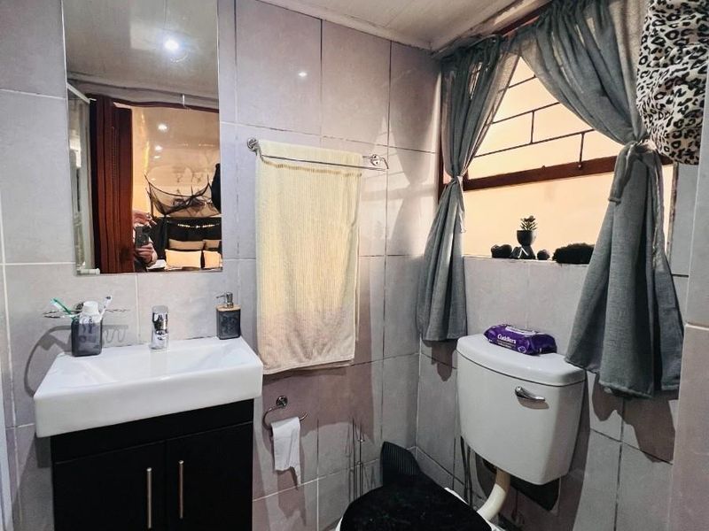 Bachelor apartment To Rent in Plattekloof 3, Plattekloof, Parow - Photo 9