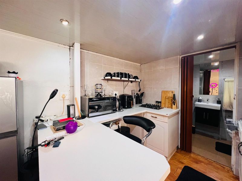 Bachelor apartment To Rent in Plattekloof 3, Plattekloof, Parow - Photo 6