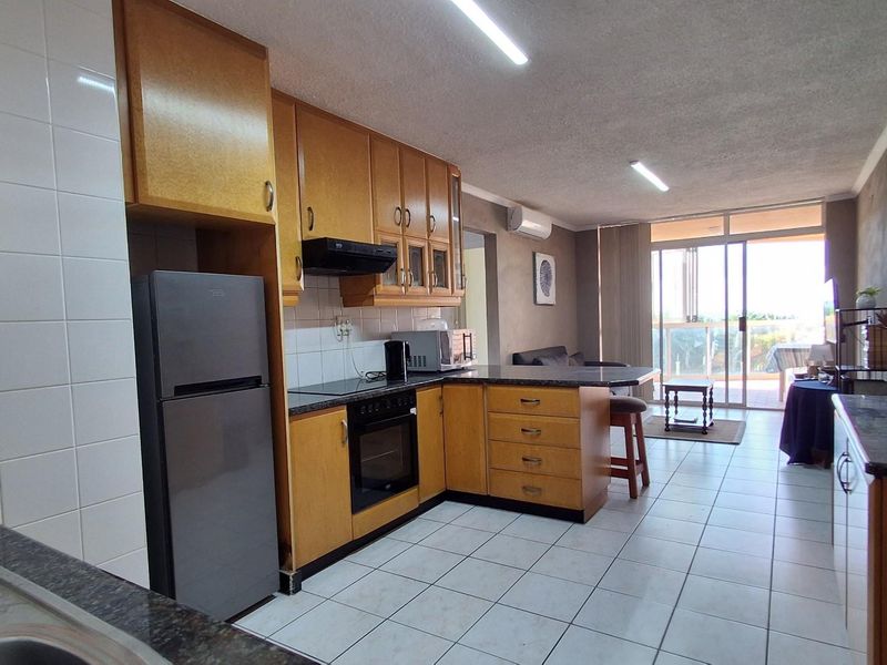 Modern Spacious Sea-View Apartment in Prime Uvongo Location - Photo 3