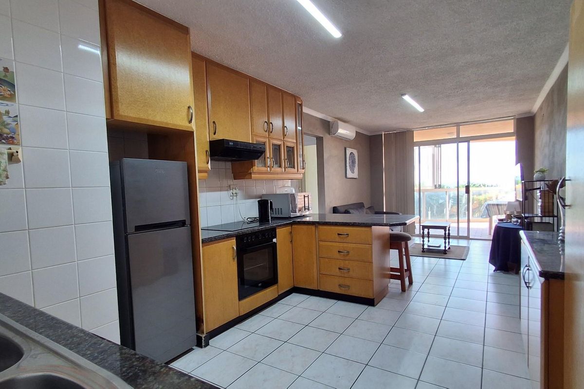 Modern Spacious Sea-View Apartment in Prime Uvongo Location - Photo 3