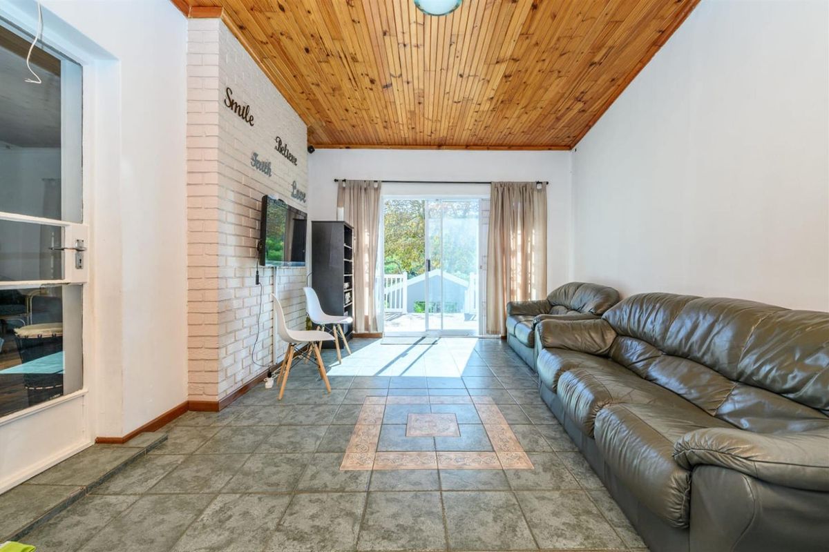 Large family home For Sale in Westering, Port Elizabeth - Photo 2