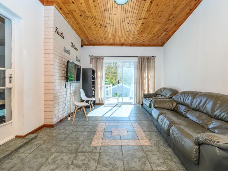 Large family home For Sale in Westering, Port Elizabeth - Photo 2