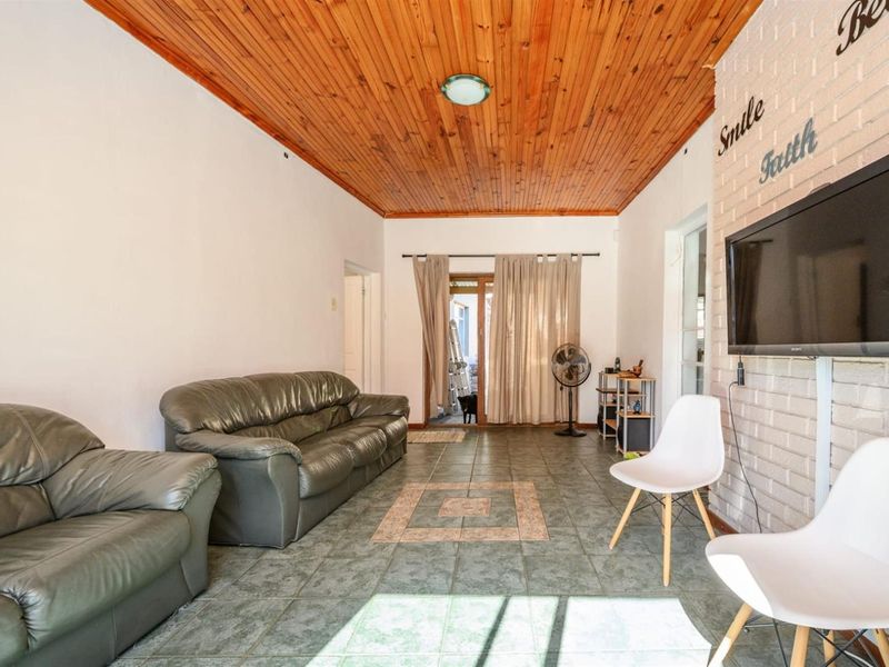 Large family home For Sale in Westering, Port Elizabeth - Photo 6