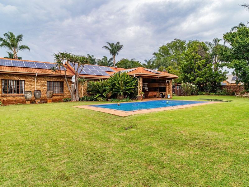 Spacious Multi-Home Property For Sale in Theresapark, Akasia, Pretoria - Photo 2