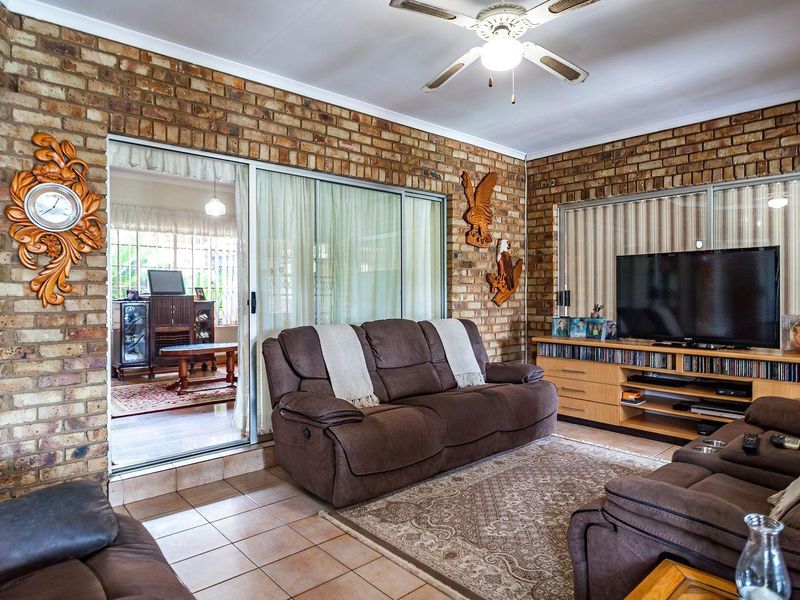 House For Sale in Theresapark Akasia - Photo 2