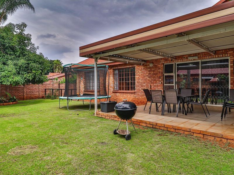 Spacious Multi-Home Property For Sale in Theresapark, Akasia, Pretoria - Photo 10