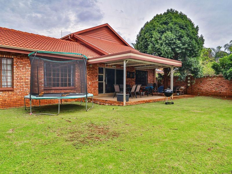 Spacious Multi-Home Property For Sale in Theresapark, Akasia, Pretoria - Photo 9