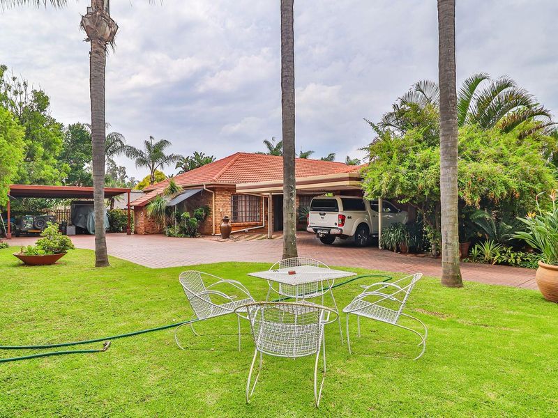 Spacious Multi-Home Property For Sale in Theresapark, Akasia, Pretoria - Photo 8