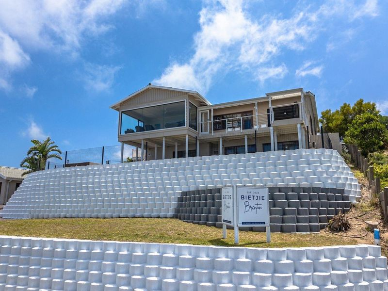 7 Bedroom House with Ocean Views For Sale in Brenton On Sea, Knysna - Photo 2