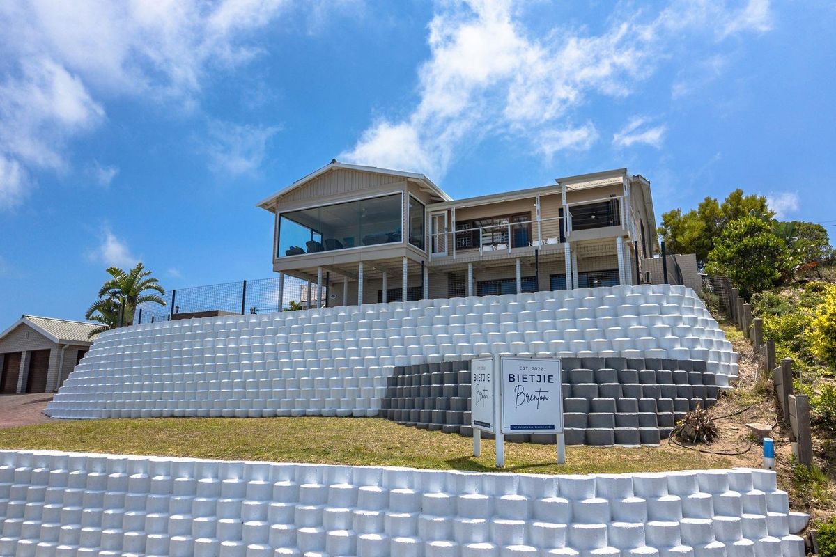 7 Bedroom House with Ocean Views For Sale in Brenton On Sea, Knysna - Photo 2