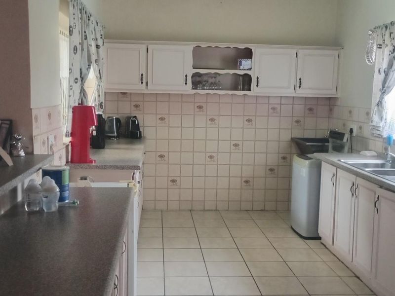 House For Sale in Aviary Hill Newcastle KwaZulu Natal - Photo 9