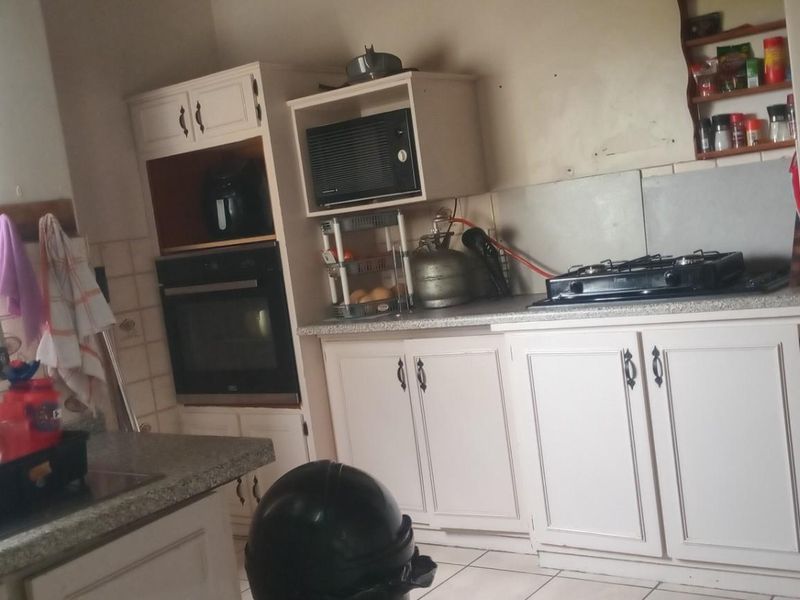 House For Sale in Aviary Hill Newcastle KwaZulu Natal - Photo 10