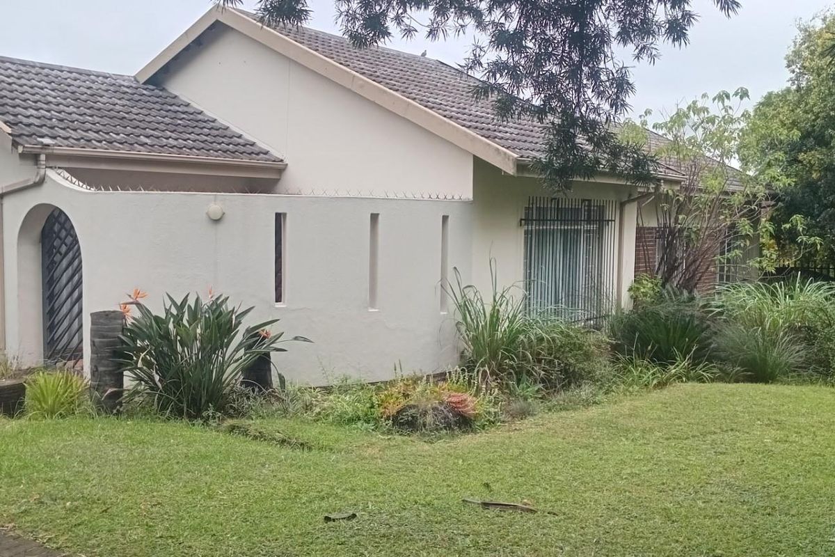 House For Sale in Aviary Hill Newcastle KwaZulu Natal - Photo 2