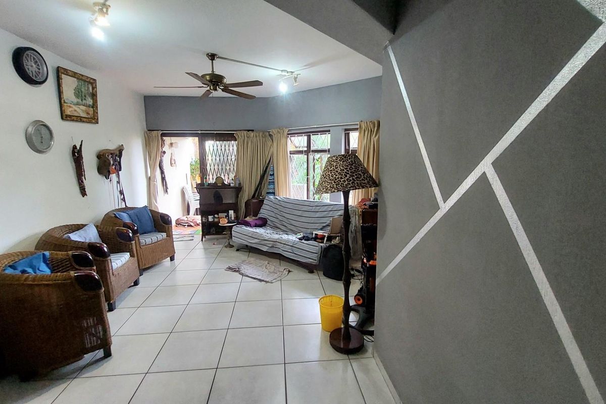 Pet-Friendly Coastal Apartment Steps from Manaba Beach - Photo 5